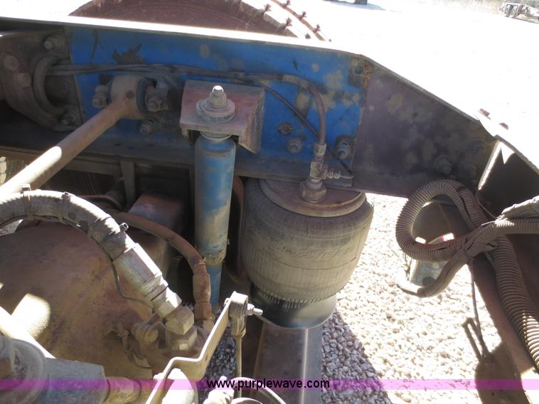 image for item F6566 1990 Peterbilt 378 semi truck