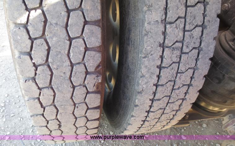 image for item F6566 1990 Peterbilt 378 semi truck