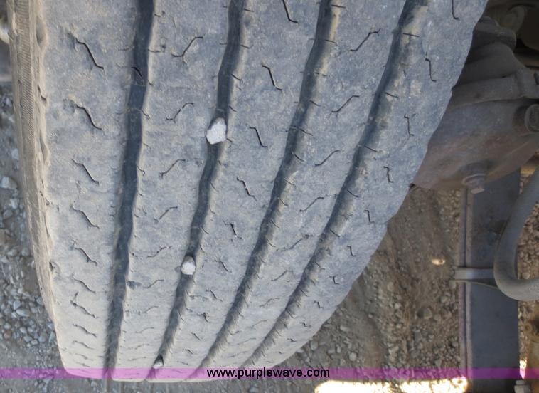 image for item F6566 1990 Peterbilt 378 semi truck