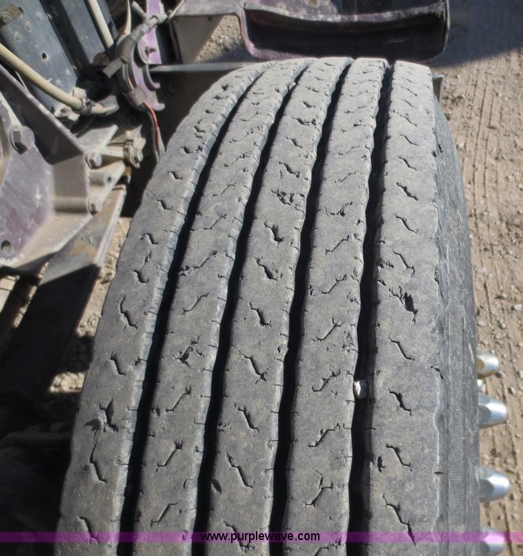 image for item F6566 1990 Peterbilt 378 semi truck