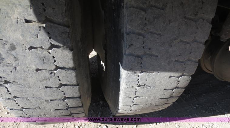 image for item F6566 1990 Peterbilt 378 semi truck