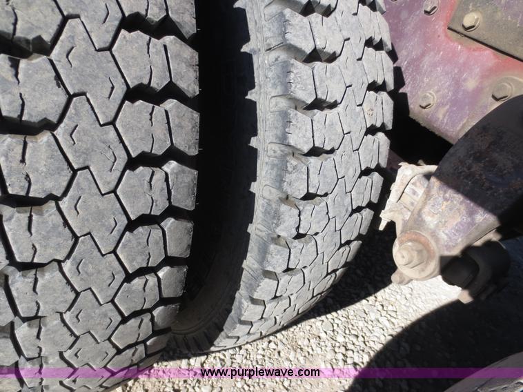 image for item F6566 1990 Peterbilt 378 semi truck