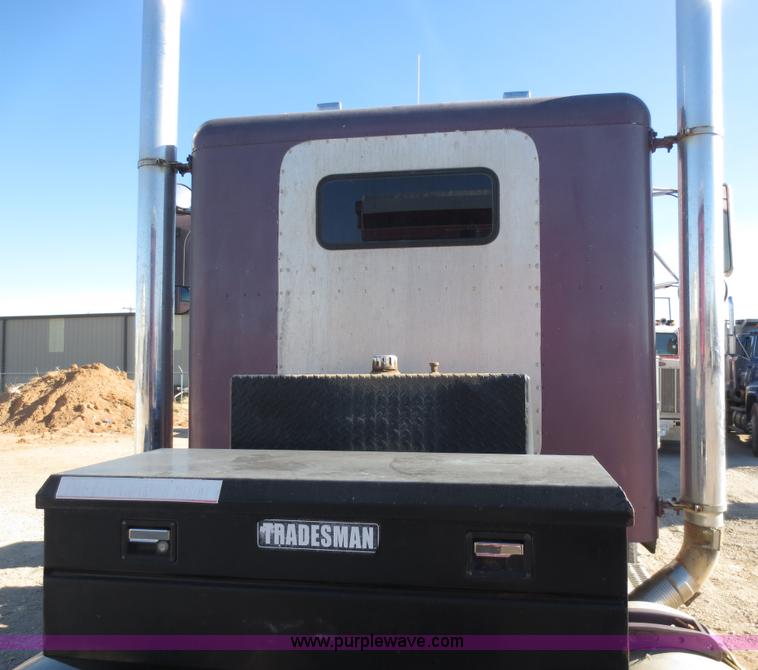 image for item F6566 1990 Peterbilt 378 semi truck