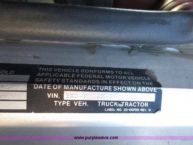 image for item F6566 1990 Peterbilt 378 semi truck