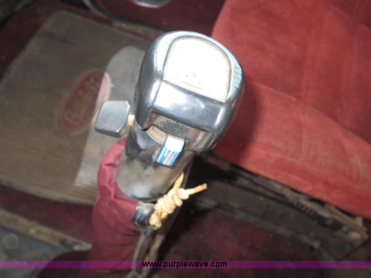 image for item F6566 1990 Peterbilt 378 semi truck