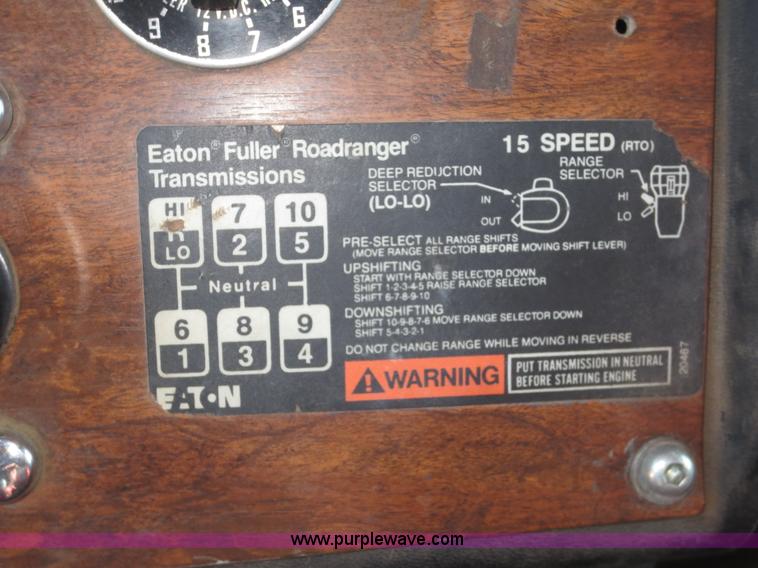 image for item F6566 1990 Peterbilt 378 semi truck