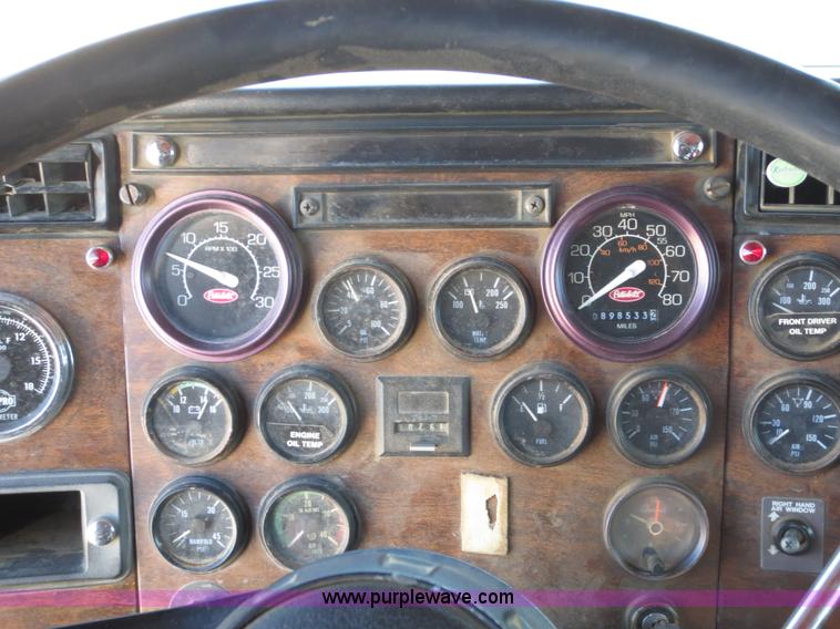 image for item F6566 1990 Peterbilt 378 semi truck