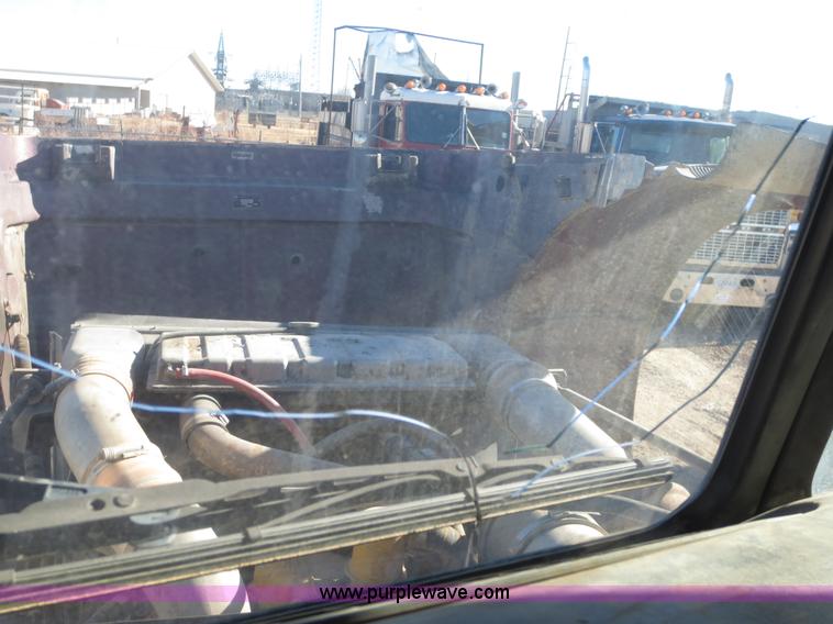 image for item F6566 1990 Peterbilt 378 semi truck