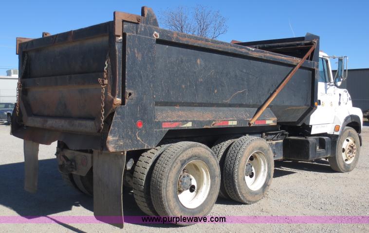 image for item F6567 1994 Ford Aeromax L9000 dump truck