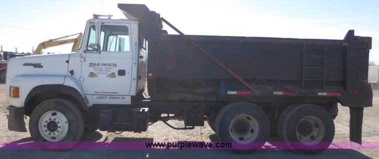 image for item F6567 1994 Ford Aeromax L9000 dump truck