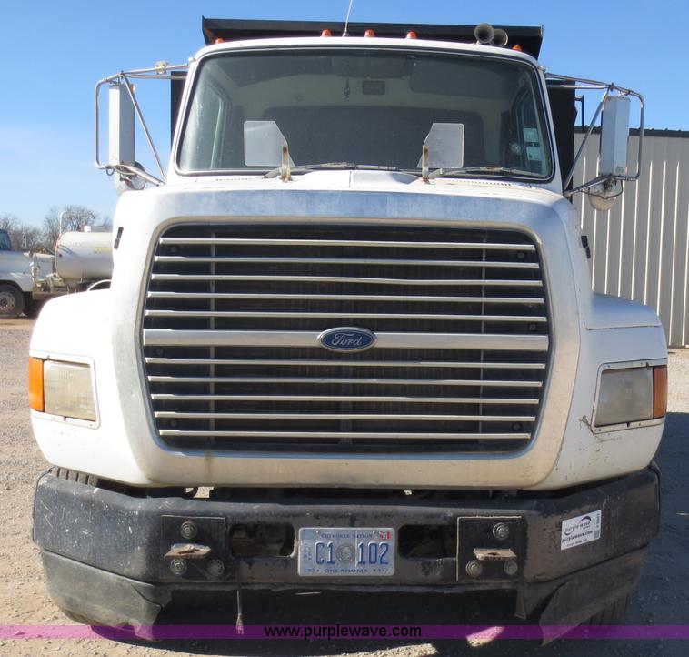 image for item F6567 1994 Ford Aeromax L9000 dump truck