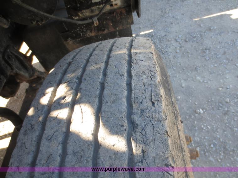 image for item F6567 1994 Ford Aeromax L9000 dump truck