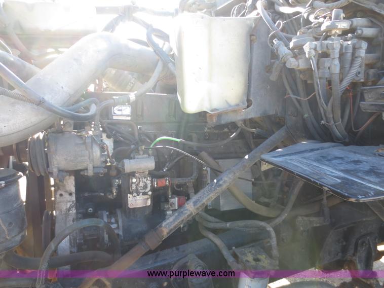 image for item F6567 1994 Ford Aeromax L9000 dump truck