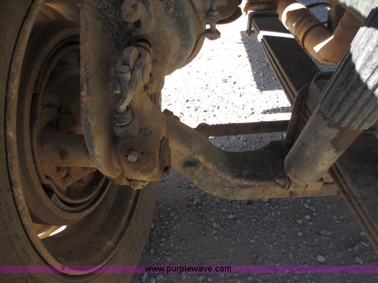 image for item F6567 1994 Ford Aeromax L9000 dump truck