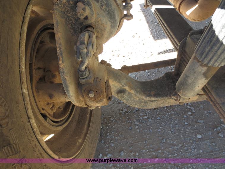 image for item F6567 1994 Ford Aeromax L9000 dump truck