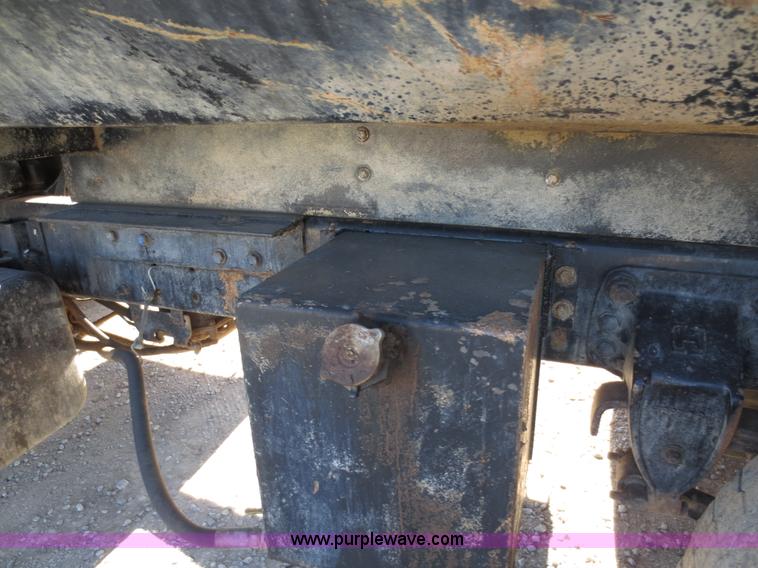 image for item F6567 1994 Ford Aeromax L9000 dump truck