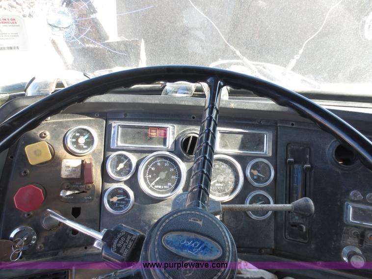 image for item F6567 1994 Ford Aeromax L9000 dump truck