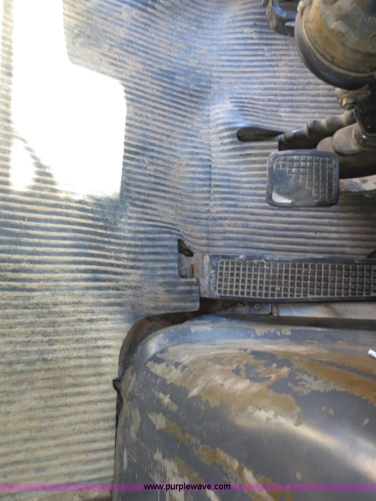 image for item F6567 1994 Ford Aeromax L9000 dump truck