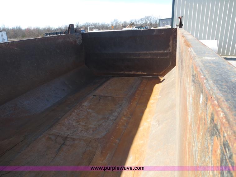 image for item F6567 1994 Ford Aeromax L9000 dump truck