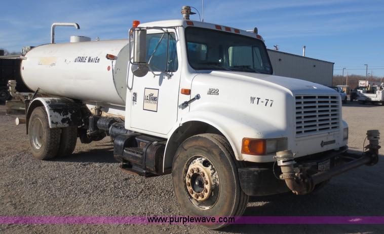 image for item F6568 1998 International 4700 water truck