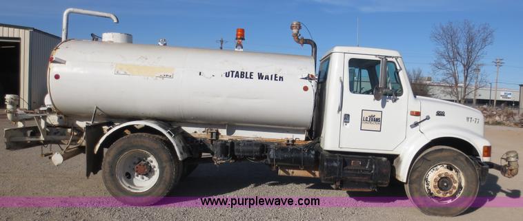 image for item F6568 1998 International 4700 water truck