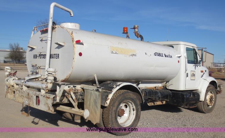 image for item F6568 1998 International 4700 water truck