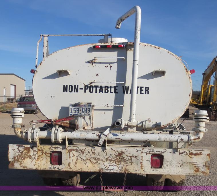 image for item F6568 1998 International 4700 water truck