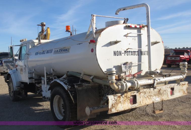 image for item F6568 1998 International 4700 water truck