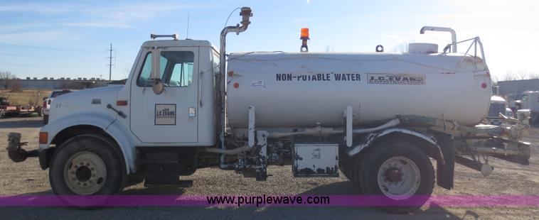 image for item F6568 1998 International 4700 water truck