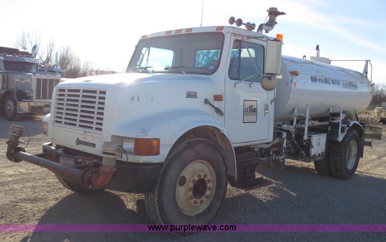 image for item F6568 1998 International 4700 water truck