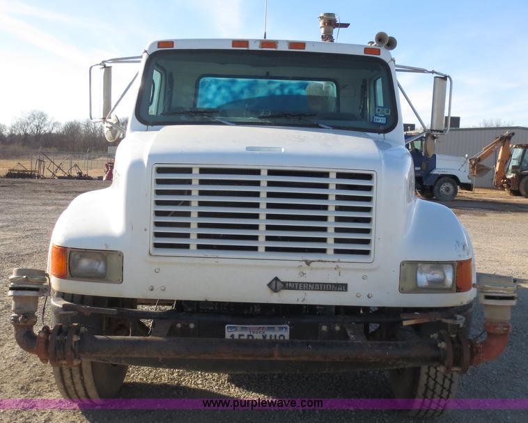 image for item F6568 1998 International 4700 water truck