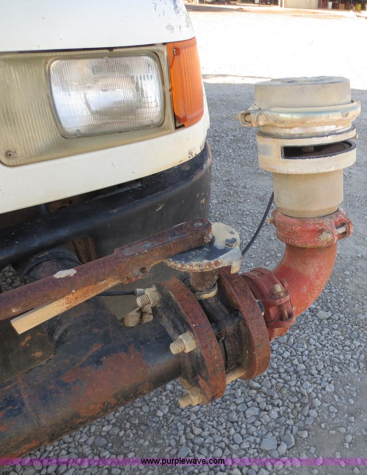 image for item F6568 1998 International 4700 water truck