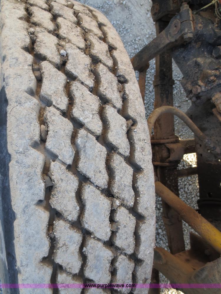 image for item F6568 1998 International 4700 water truck