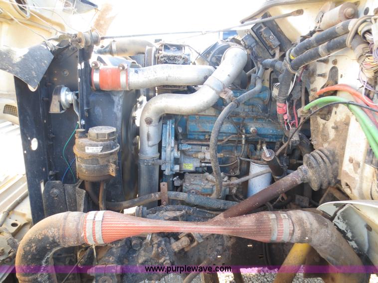 image for item F6568 1998 International 4700 water truck