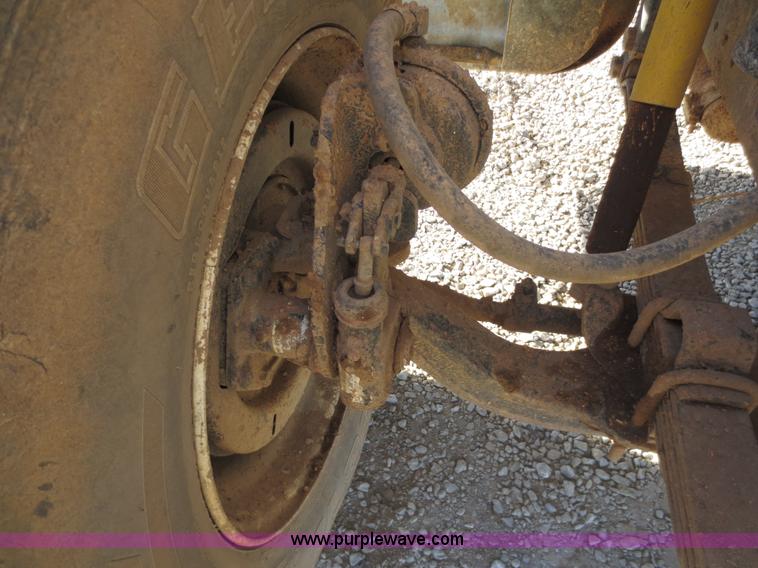 image for item F6568 1998 International 4700 water truck