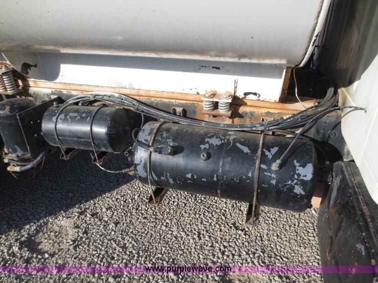 image for item F6568 1998 International 4700 water truck