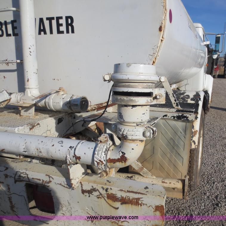 image for item F6568 1998 International 4700 water truck
