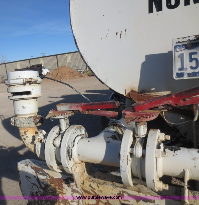 image for item F6568 1998 International 4700 water truck