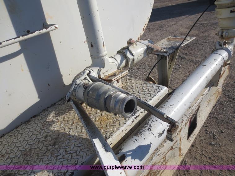 image for item F6568 1998 International 4700 water truck