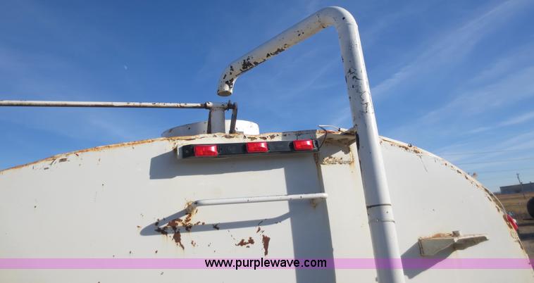 image for item F6568 1998 International 4700 water truck