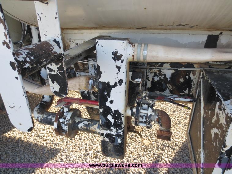 image for item F6568 1998 International 4700 water truck