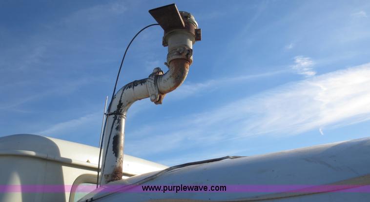 image for item F6568 1998 International 4700 water truck