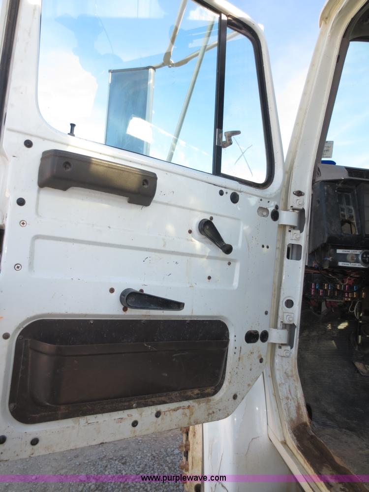 image for item F6568 1998 International 4700 water truck