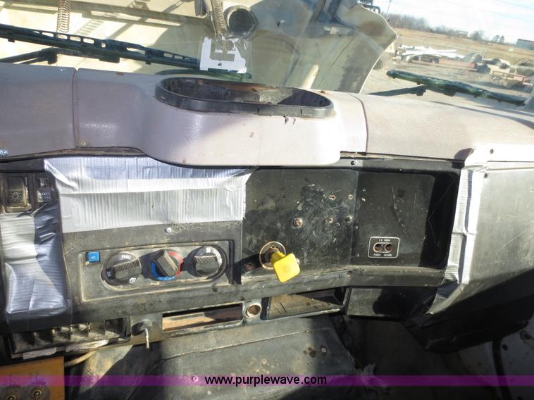 image for item F6568 1998 International 4700 water truck