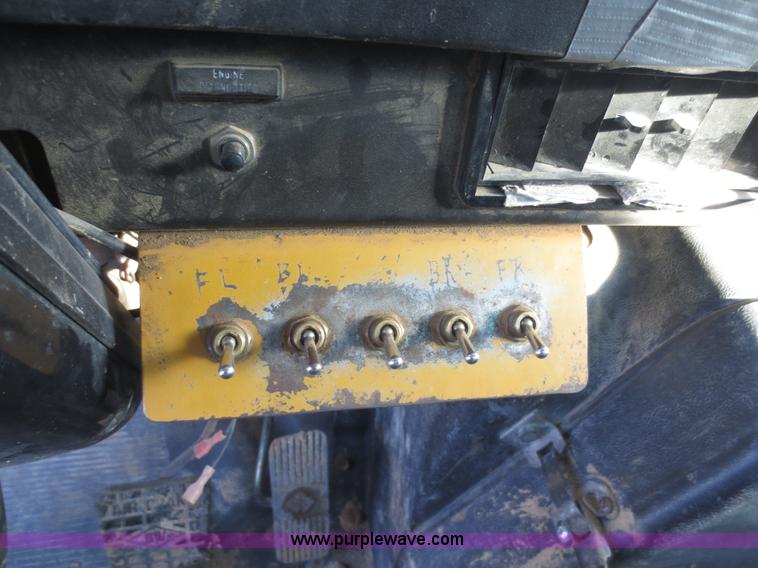 image for item F6568 1998 International 4700 water truck