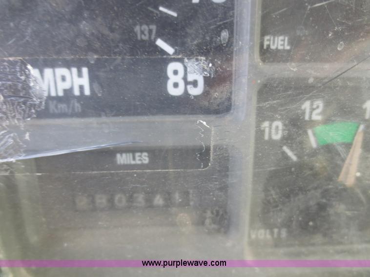 image for item F6568 1998 International 4700 water truck