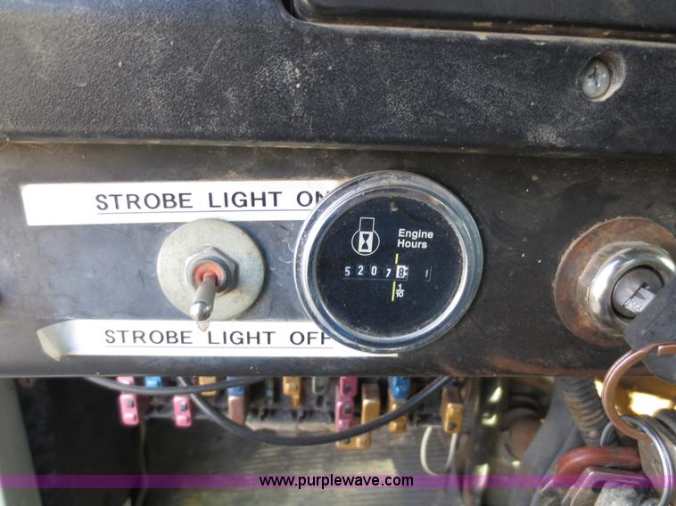 image for item F6568 1998 International 4700 water truck