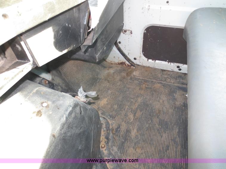 image for item F6568 1998 International 4700 water truck