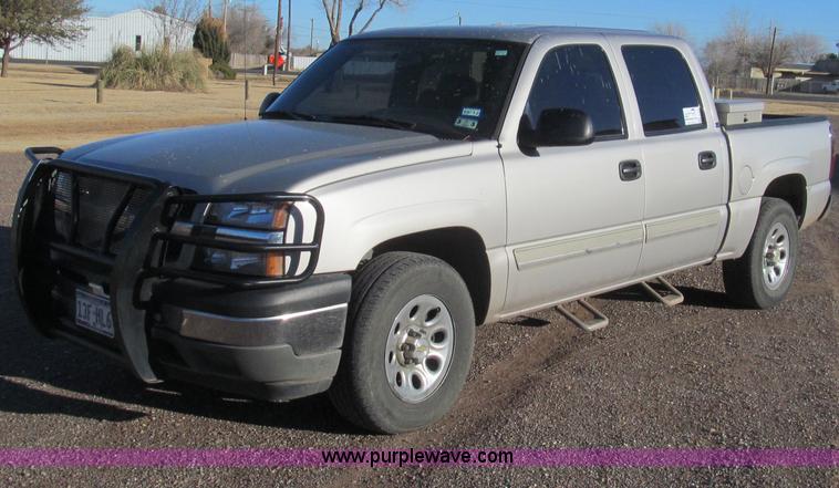 image for item G5590 2005 Chevrolet Silverado 1500 Crew Cab pickup truck