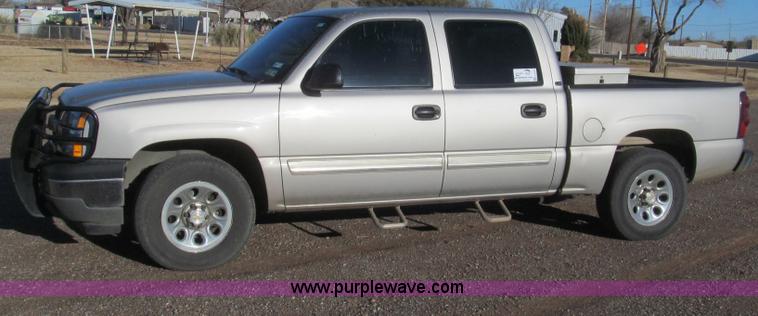 image for item G5590 2005 Chevrolet Silverado 1500 Crew Cab pickup truck